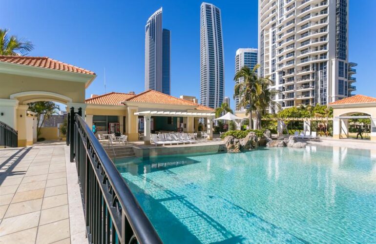 Mantra Towers Of Chevron Swimming Pool8.t50622
